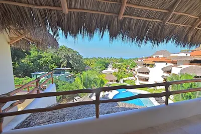 Image de Penthouse 4 B / 3 B avec jacuzzi privé, très bien situé!