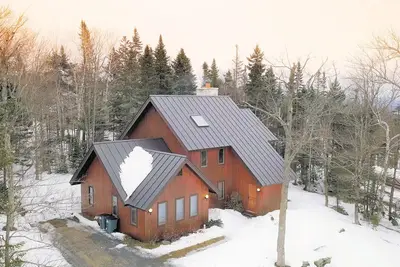 Image de Magnifique! ! Maison de ski Bromley-Stratton Vt Slopeside, à quelques minutes de Manchester