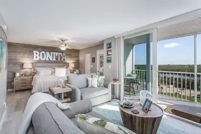 Image de Très bien situé, vue imprenable, près de la plage - idéal pour les snowbirds!