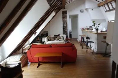 Image de Appartement entier sous les toits parisiens