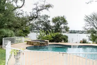 Image de Belle grande maison familiale au bord de l'eau