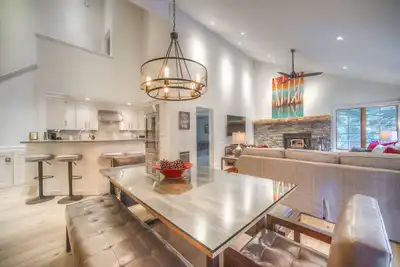Image de Remodeler de luxe moderne et confortable! 3 Chambre 3 Bath Condo face de Canyon Lodge!