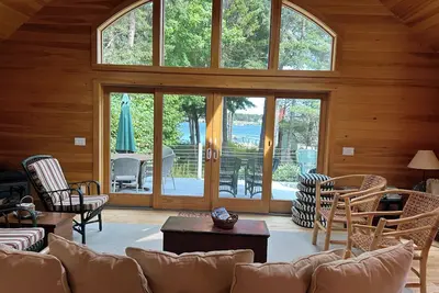Image de Deluxe Waterfront Cottage sur son Somes