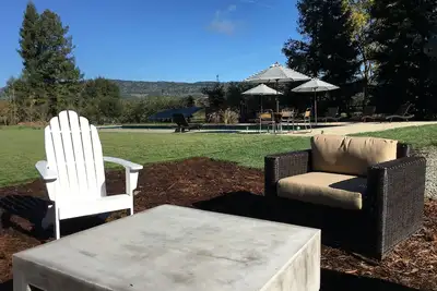 Image de Knoll Oak - Magnifique villa avec 3 chambres - Retraite viticole avec une grande pelouse et une piscine