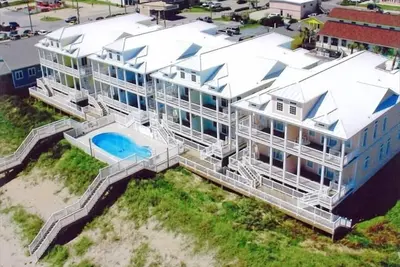 Image de Direct Ocean Front, piscine, 5br, ascenseur, très bien situé, récemment rénové