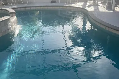 Image de Lanai blindé exceptionnel avec piscine / spa chauffé dans le quartier calme de Jensen Beach