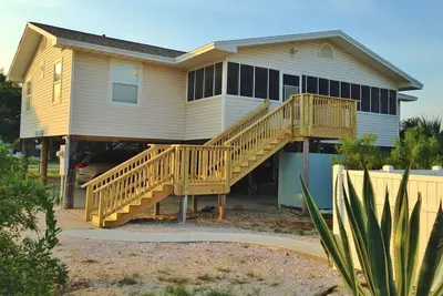 Image de Grande valeur! Près de la plage au sud de Gulf Beach Dr. , piscine privée, lg écran porche!