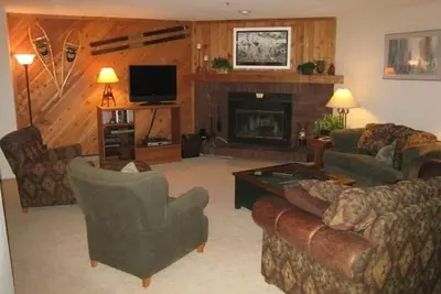 Image de Courte distance de marche de restaurants, boutiques, ski / Prix spécial