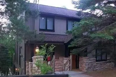 Image de Chalet de Luxe 5 Chambres avec Ski et Golf - Bain à Remous Privé - Prime Ski in Ski Out