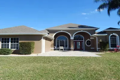 Image de Magnifique 6 Chambres À Coucher - 4 Bains Piscine Home - 12 personnes! ! Juste 2 Milles À Disney! !