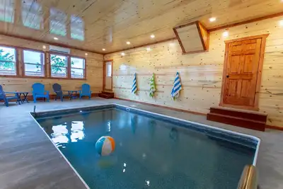 Une vue paradisiaque ~ 6 Br, 6. 5 Cabine de bain avec piscine intérieure, théâtre, salle de jeux, et bain à remous ~ 28 personnes