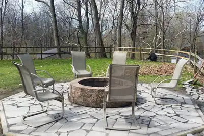 Image de Maison tranquille de Lakeview, 1. 5 acres, route pavée. HotTub, Firepit, Air Cond, Wifi gratuit