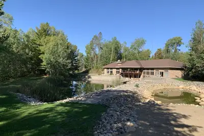 Image de Clubhouse Lake Accueil! Sandy Beach * Table de ping-pong \/ billard * Terrasse et bar * Wifi * Kayaks et canoës