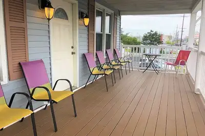 Image de Idéal pour les groupes! Grande maison du centre-ville Emplacement pratique très spacieux