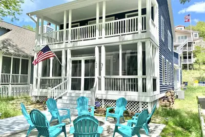 Image de 3 + Br / 2. 5Ba Home @ Beachwalk - À quelques pas du lac Michigan! Nouvellement rénové 2019!