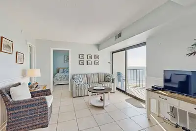 Image de Nouvelle Liste! Condo avec vue magnifique sur l'océan et la baie, piscine partagée et salle de gym