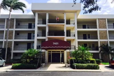 Image de Modern 1st floor Condo with Incredible view of Palm Aire Cc golf course!
