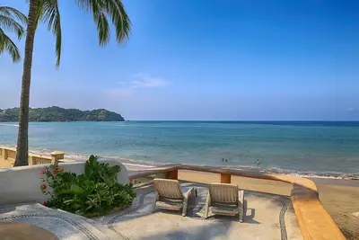 Image de Belle maison en bord de mer avec grand palapa, emplacement génial -spécial taux 2/4
