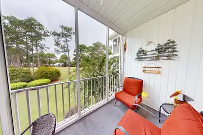 Image de Charmant Sunny End Unit Condo! La plage est inférieure à 1. 5 mi! - Nous Avons Tout!