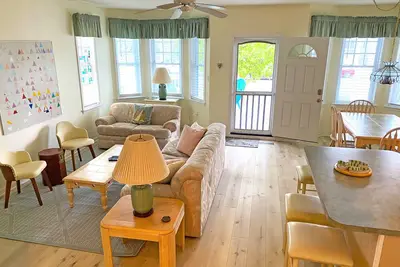 Image de Beautiful Beach Condo 3bd / 2ba 7min À Pied-Wifi & Beach Tag