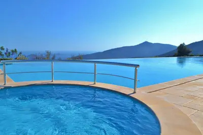 Image de Villa 3 chambres avec piscine privée, vue mer et montagne à Lavanta incroyable