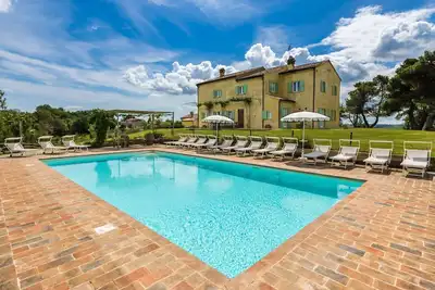 Image de Villa Vista Mare, une magnifique villa située au nord de la région des Marches, près de la côte adriatique.