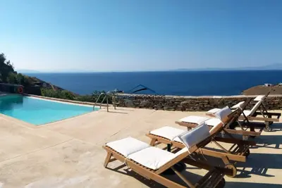 Image de Villa familiale avec piscine et vue imprenable sur la mer