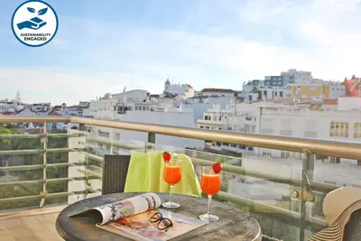 Image de Amazing Apartment, City Center, A\/C, Free Wi-Fi, Only 5 Min From The Beach