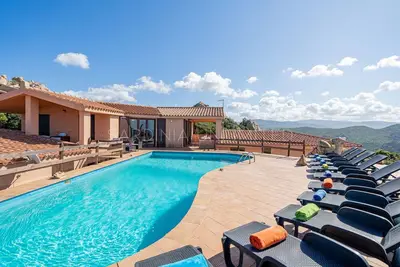 Image de Villa à Costa Paradiso avec 6 chambres à coucher, 16 couchages