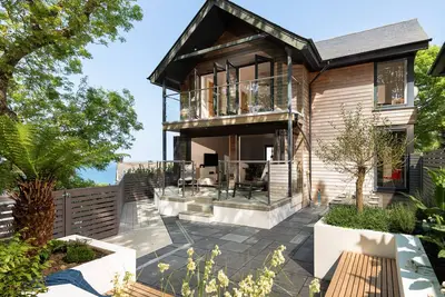 Image de Porthia, stylish and spacious inside and out. Sunny terraces with sea views. Garage parking. Free WiFi.