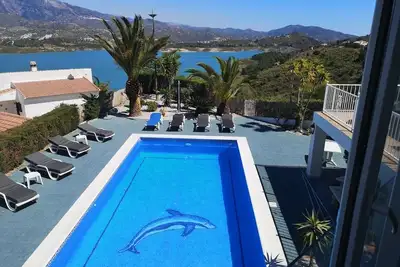 Image de Casa Paraíso avec vue sur le lac de la Viñuela et le mont Maroma