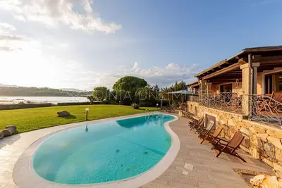 Image de Villa à San Teodoro avec 6 chambres à coucher, 14 couchages