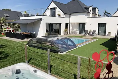 Image de Villa 5 étoiles 100 m plage, 18 pers, piscine, spa, salle ciné