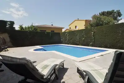 Maison dans un quartier calme avec wifi et piscine privée