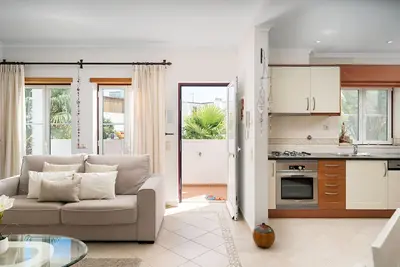 Image de Apartment with Wi-Fi | A\/C | shared pool | within city walls [Rlag28]