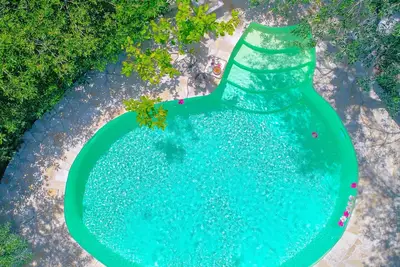 Image de Lili Luxury Cottage: Piscine, A \/ C, Wi Fi, de beaux jardins