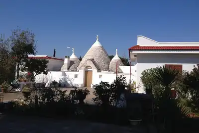 Image de Trullo and adjoining villa set in its own olive grove 2km from town.