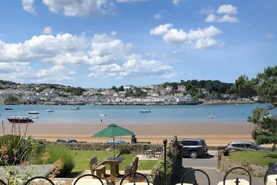 Image de Caractère appartement de 3 chambres donnant sur la plage pour 5 personnes et prend 1 chien
