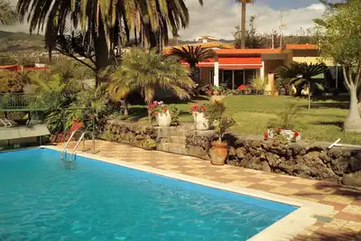 Image de Belle maison sur le côté ensoleillé de l'île, trop. Garez u. Piscine