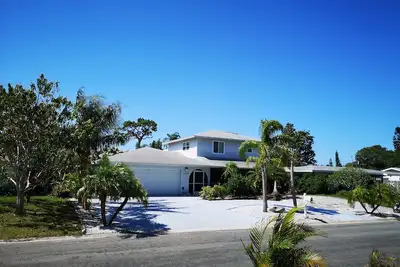 Image de Villa Colleen 4 Br 4 Ba, solar heated Pool near Siesta Key Beach