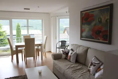 Image de Appartement moderne avec terrasse ensoleillée et vue sur la Forêt Noire