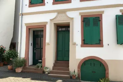Image de Mittelmosel - ancienne maison de vigneron dans une rue calme avec monte-escalier