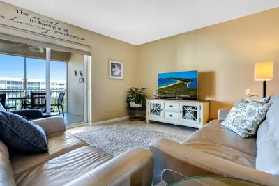 Image de Condo 5 étoiles, récemment rénové, directement sur la plage, vue sur la mer depuis toutes les chambres