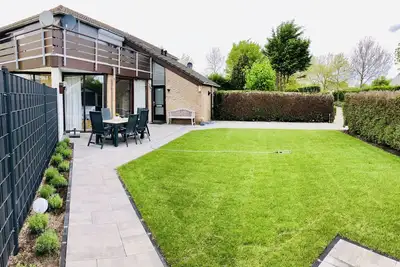 Comfortable vacation home harmoniously nestled in the Port Greve park - Zeeland