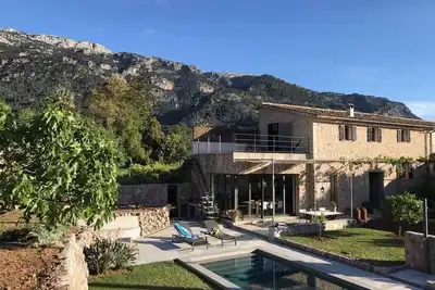 Image de Nouveau: Conception maison avec piscine et vue sur la montagne | excl. retraite élégant endroit calme près de la Plaza