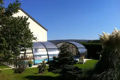 Image de gite 4\/6 pers dans les Ardennes, piscine couverte, voie verte passe devant.