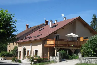 Image de Gîte Reculee au lac de Chalain: gîte 3* type chalet 5min à pied de la plage