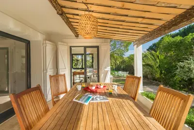 Image de Appartement classé 4* situé au Rez de chaussée de la villa. . Jardin de 1 000 m2