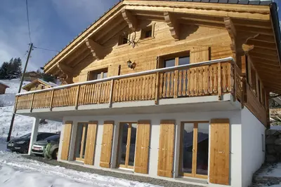 Image de Chalet Ski in très agréable à proximité des pistes de ski - 4 chambres, 3 Sdb