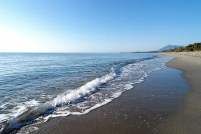Maison climatisée, fibrée, 2 chambres, 2 exterieurs, 9 min à pieds plage de sable